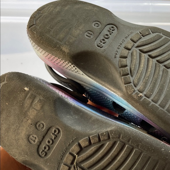 CROCS Kids Slippers with Fun Charms - Black and Blue size 11 - Picture 5 of 6